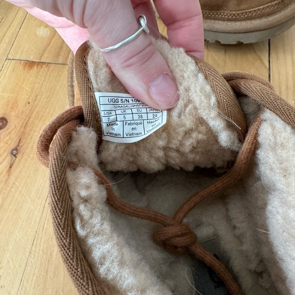 Ladies Neumel Uggs - Picture 3 of 3